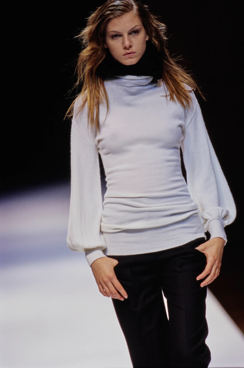 001-yohji-yamamoto-fall-1998-ready-to-wear-detail-CN00119453-angela-lindvall.jpg.jpeg